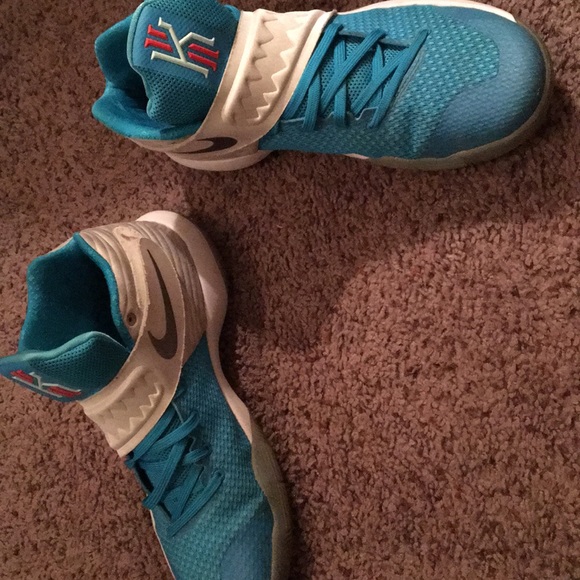 Kyrie’s Christmas’s edition - Picture 2 of 4